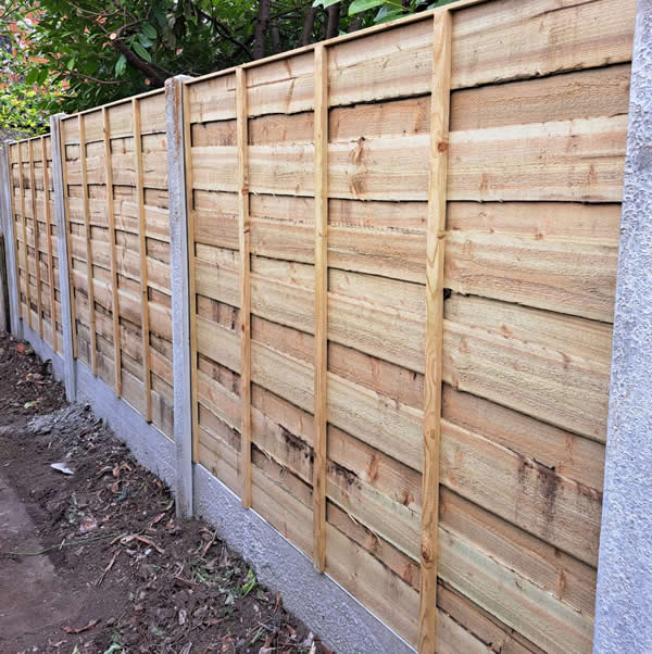 garden fencing in warrington main image
